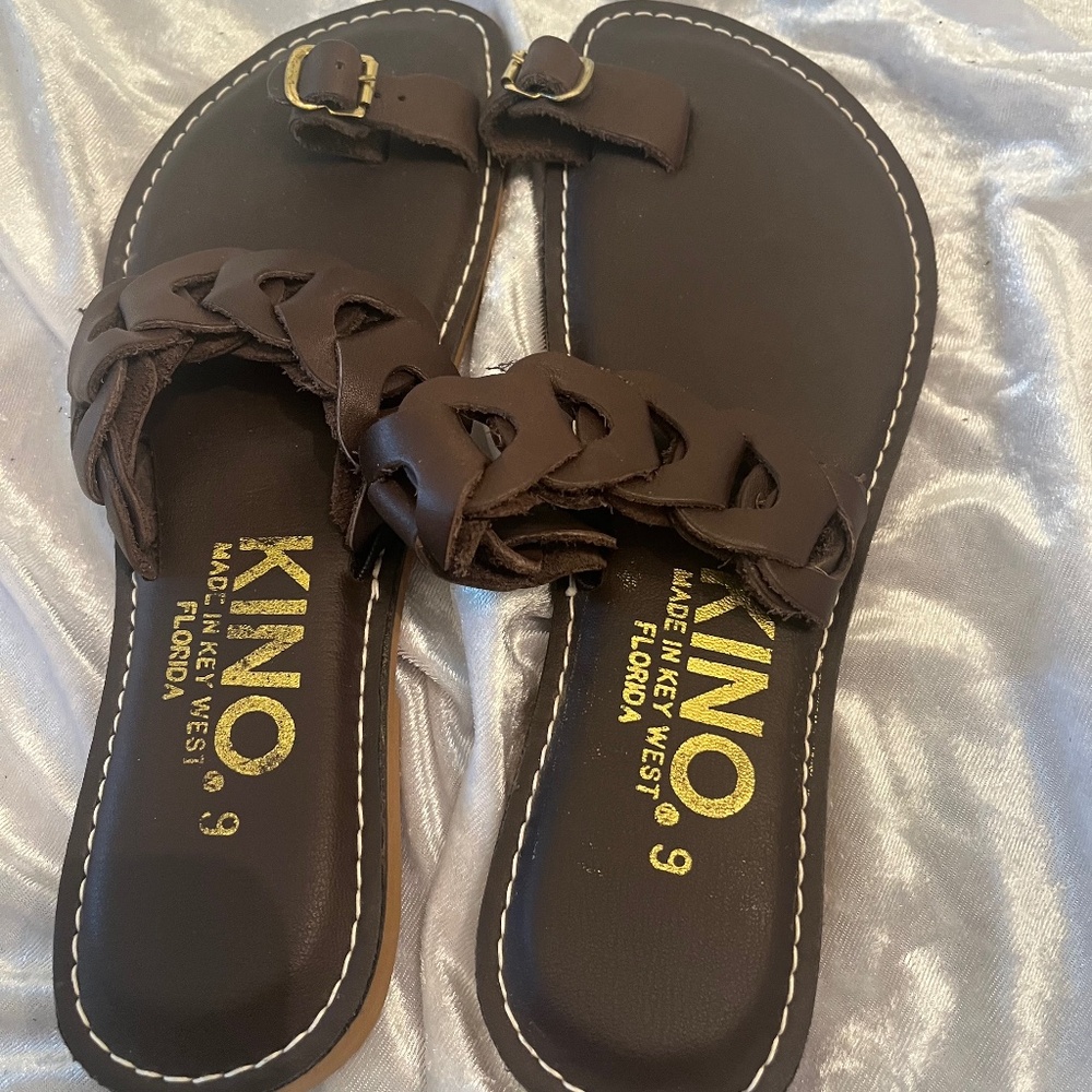 Kino Chain sandals size 9